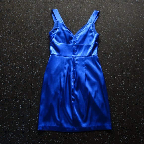 B. Smart Dress - Picture 7 of 7